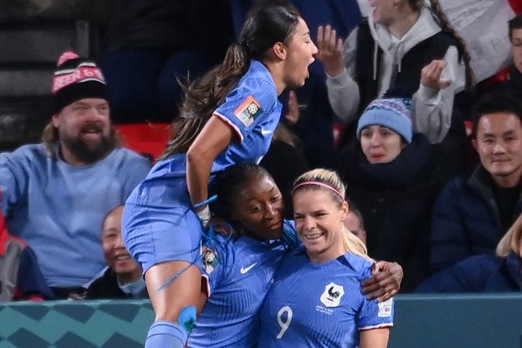 Selebrasi gol Eugenie Le Sommer dalam laga 16 besar Piala Dunia Wanita 2023 antara Perancis vs Maroko di Stadion Hindmarsh, Adelaide, Australia, 8 Agustus 2023. Artikel ini berisi daftar tim yang lolos ke perempat final Piala Dunia Wanita 2023. (Photo by FRANCK FIFE / AFP)