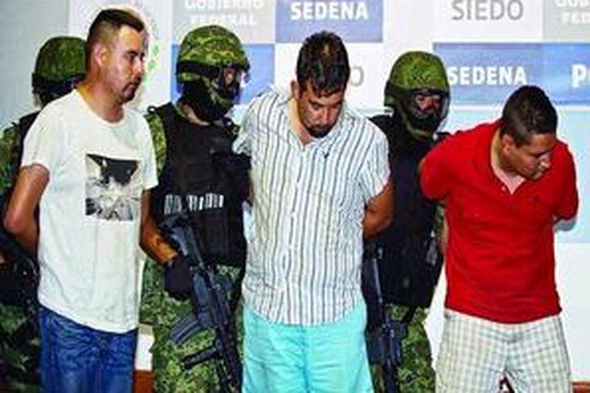 Tersangka bandar narkoba, Luis Ricardo Magana (kiri) yang dijuluki si 