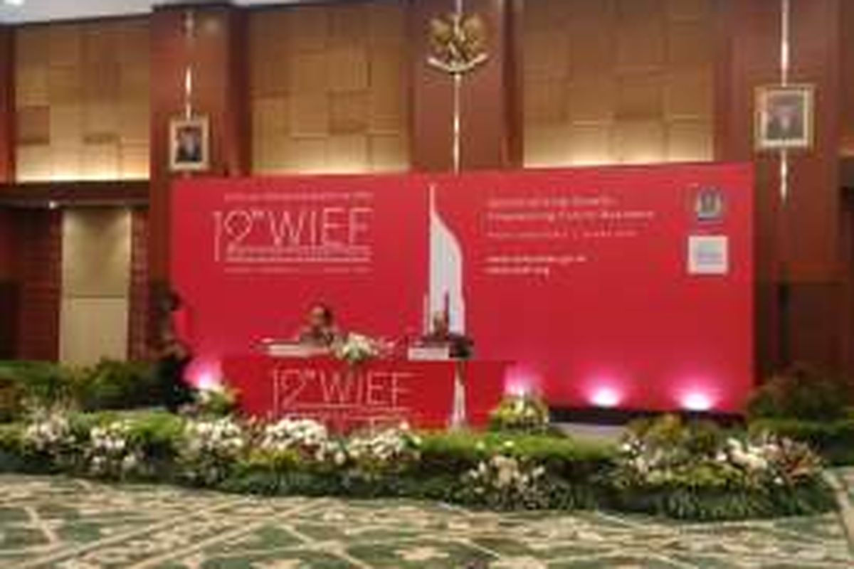 Menkeu Bambang Brodjonegoro dan Chief WIEF Foundation Tun Musa Hitam saat Konpers World Islamic Economic Forum (WIEF) ke-12 di Kantor Kemenkeu, Jakarta (10/5/2016)