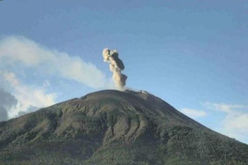 PGA Beberkan Bahaya Erupsi Gunung Ile Lewotolok, Ada Gas Beracun