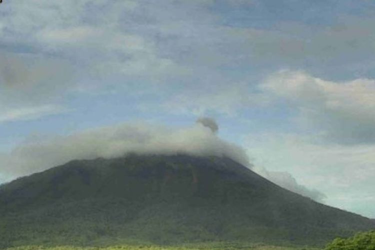 Visual Gunung Ile Lewotolok pada Selasa (6/2/2024)