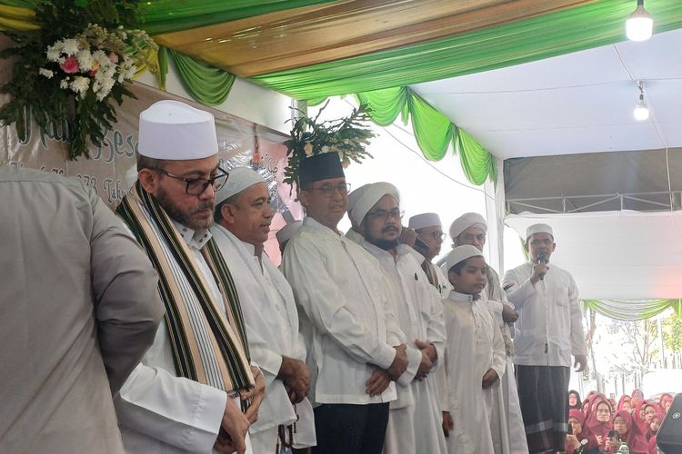 Bakal calon presiden (Bacapres) Anies Baswedan menghadiri acara Maulid Nabi di kawasan Tanjung Barat, Jagakarsa, Jakarta Selatan, Selasa (7/11/2023).