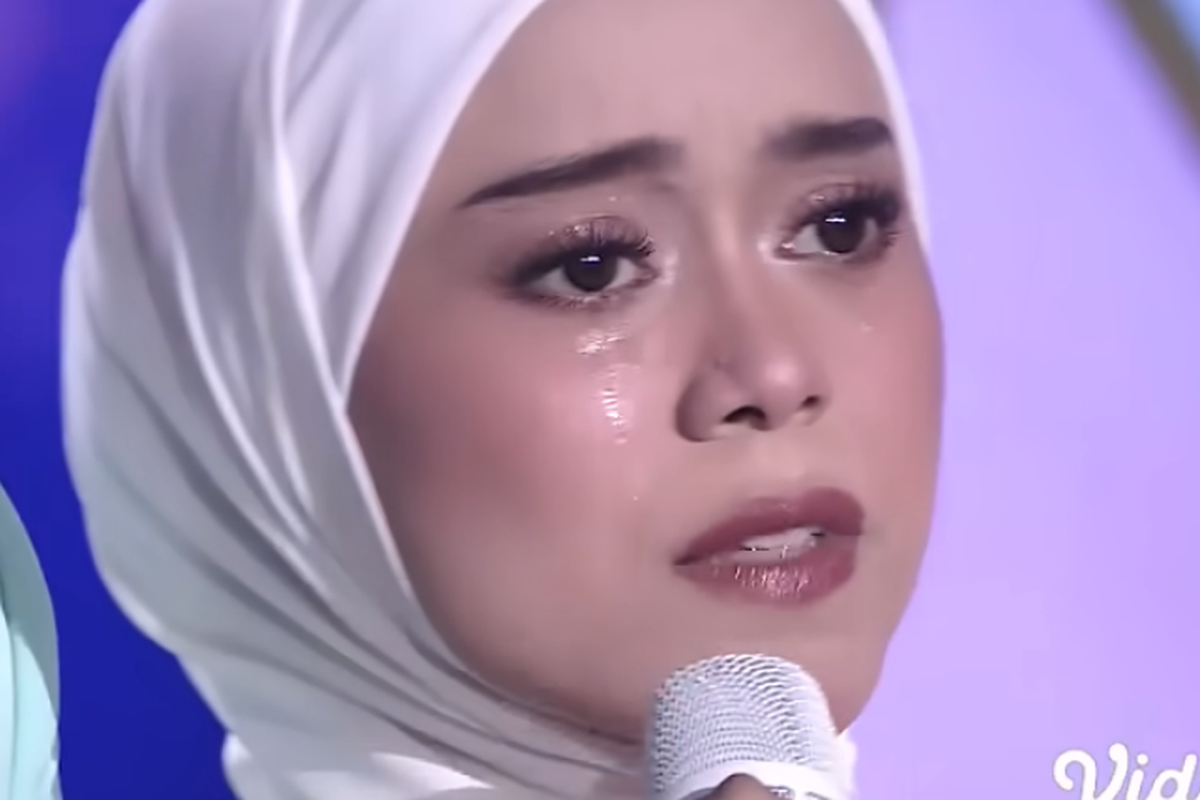 Lesti Kejora menangis saat nyanyikan lagu Sekali Seumur Hidup