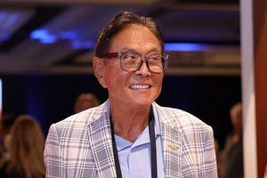 Robert Kiyosaki Jual Bitcoin Saat Harga Turun, Alihkan Investasi ke Bisnis