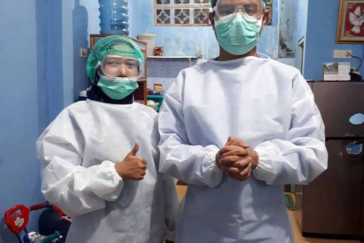 Tim dokter yang akan melakukan sunat di rumah pasien.