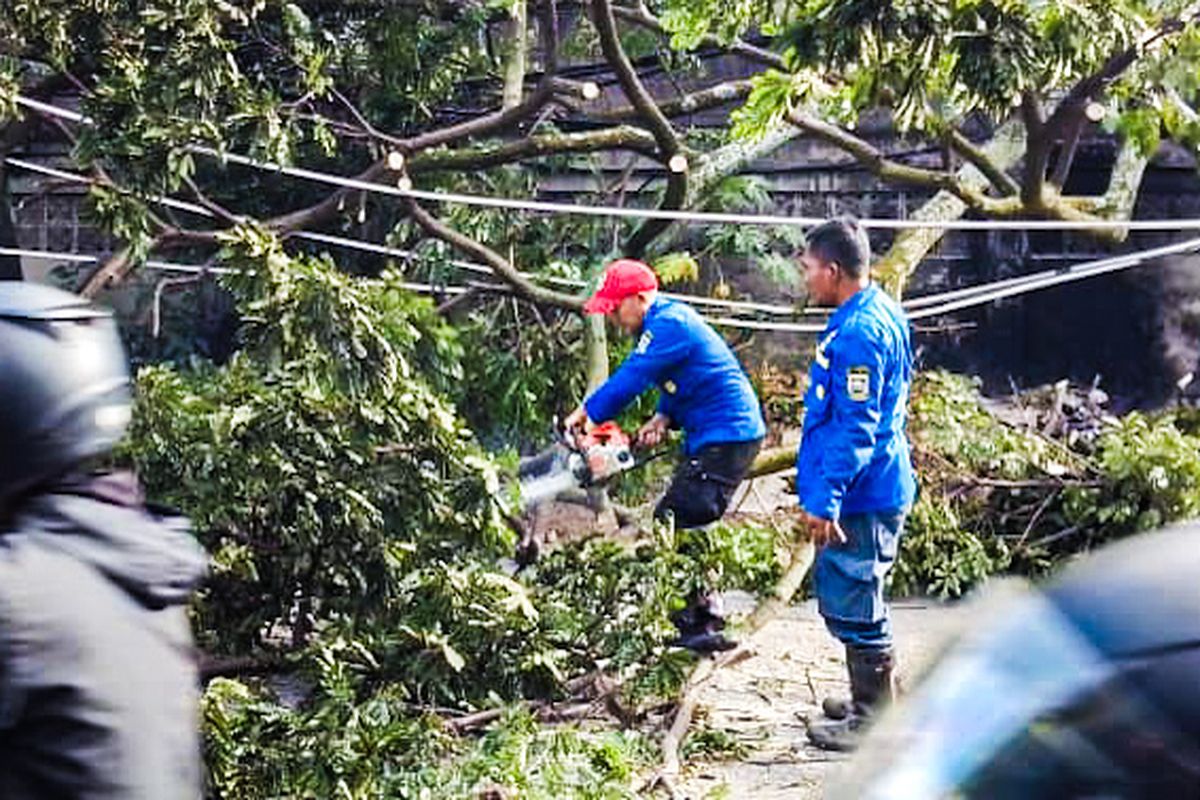 117 Rumah di Cimahi Rusak Disapu Angin Puting Beliung