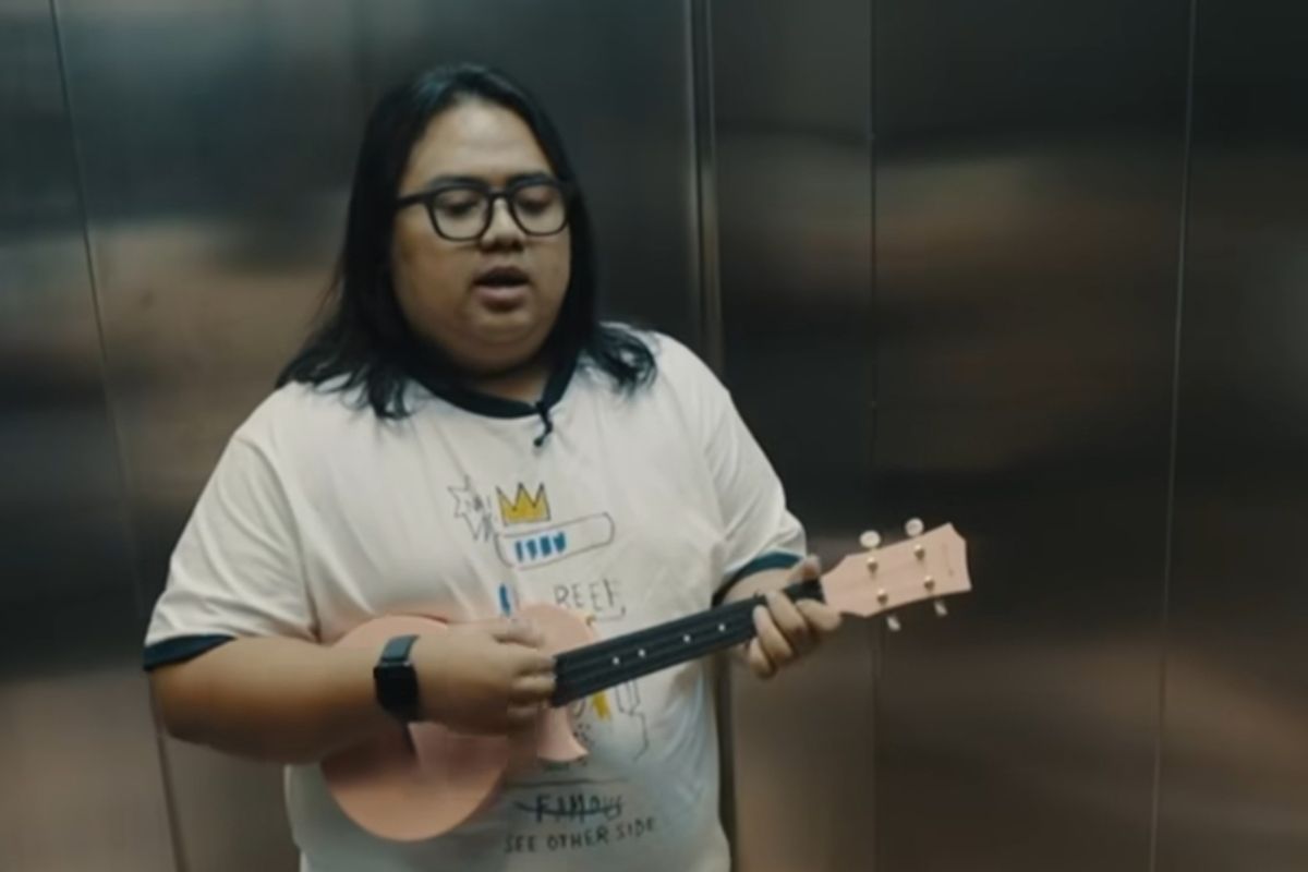 Gusti Irwan Wibowo atau Gustiwiw, musisi, kreator konten, dan penyiar radio, meninggal dunia dalam usia 26 tahun.