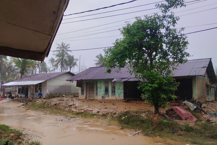 Guru Besar Unand: Banjir Padang Bersihkan Endapan Sedimen Batang Kuranji, Masalah Kini Bergeser ke Muara