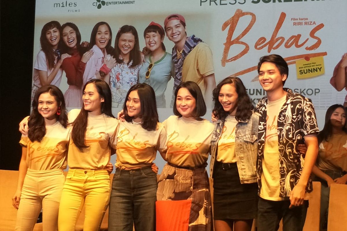 Maizura, Sheryl Sheinafia, Zulfa Maharani, Agatha Pricilla, Luthesa dan Baskara Mahendra dalam jumpa pers dan screening film Bebas di XXI Plaza Senayan, Jakarta Pusat, Rabu (18/9/2019).