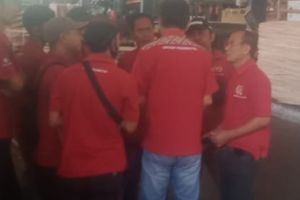 Mengaku Diusir dan Fingerprint Dinonaktifkan, 100 Buruh PT SGS Jombang Lawan PHK Massal