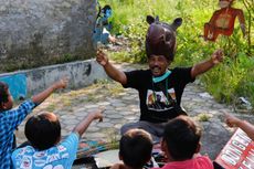 Samsudin Selamatkan Hutan Bakau dengan Dongeng dan Boneka