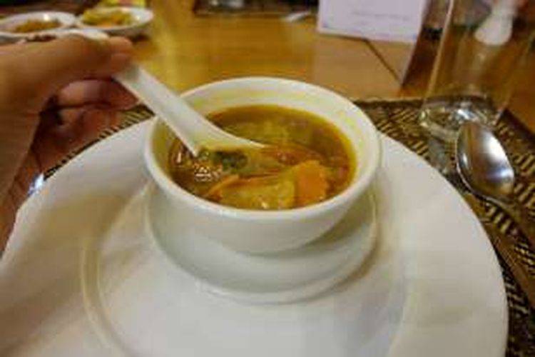 Chin yay hin alias Sweet and Sour Soup, salah satu makanan pembuka khas Myanmar. Rasanya sangat mirip sayur asem.