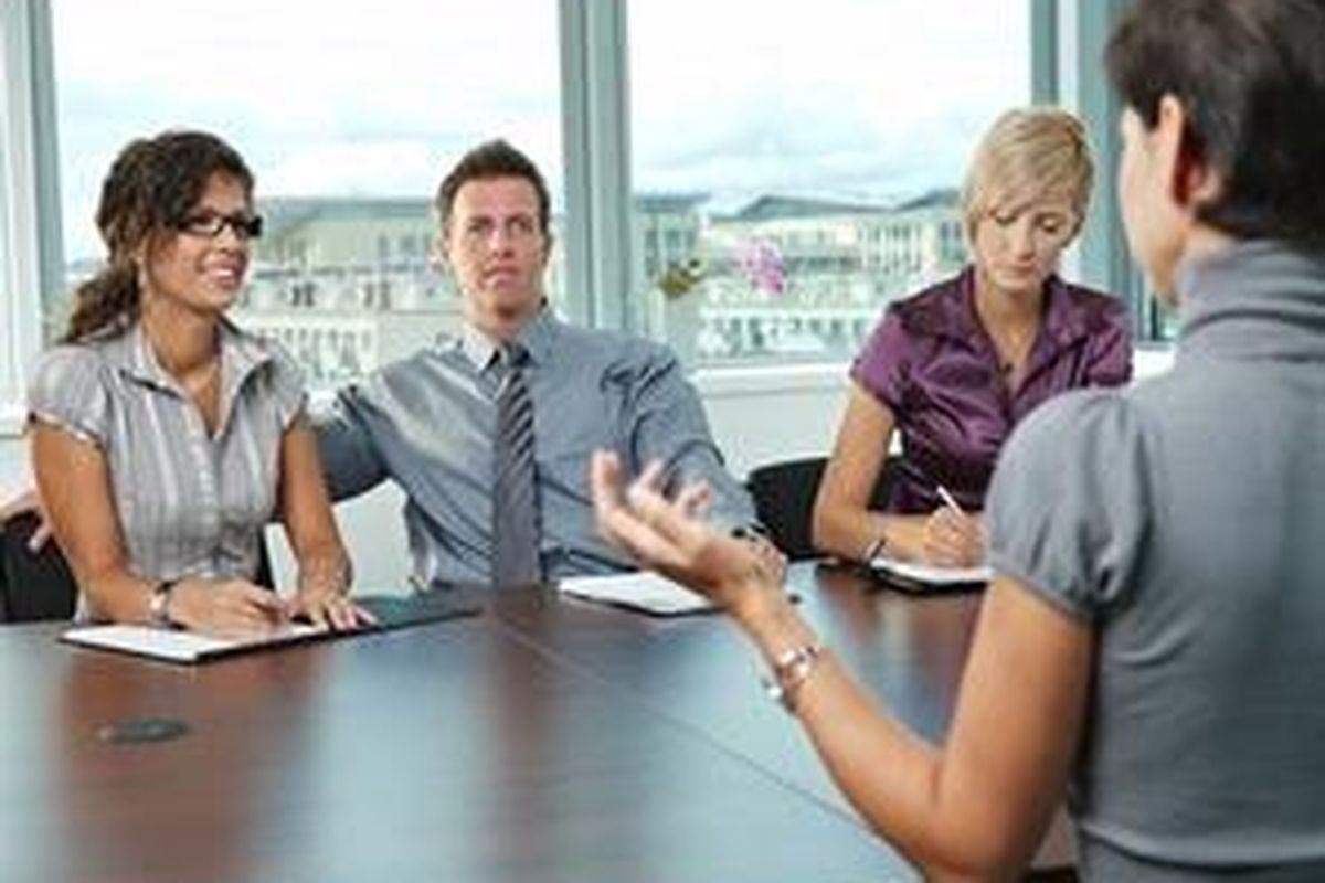 Sebelum negosiasi soal gaji, sebaiknya cari dulu informasi mengenai kisaran gaji yang bisa Anda dapatkan.