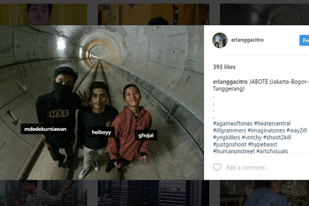 Tiga remaja berfoto secara ilegal di dalam terowongan proyek MRT Jakarta.