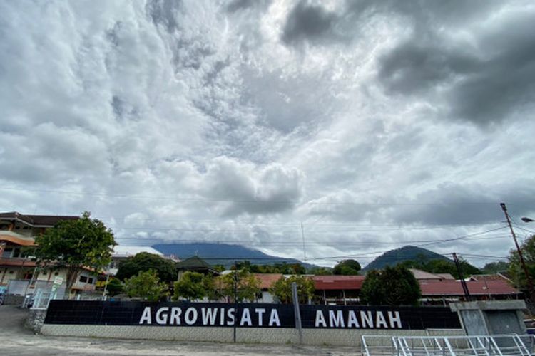 Agrowisata Amanah merupakan wisata edukasi pertanian dan peternakan organik di Karanganyar, Jawa Tengah. 