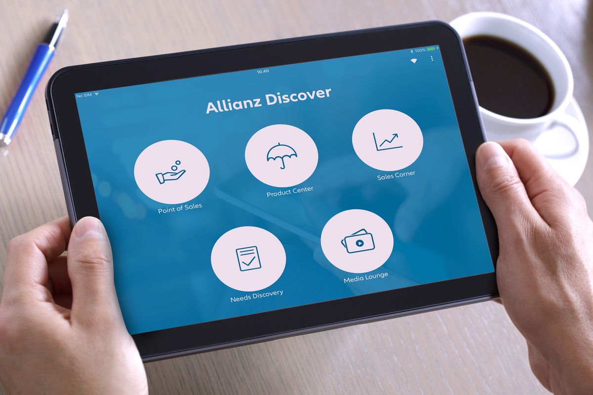 Pelayanan asuransi Allianz yang kini bertransformasi ke teknologi digital.