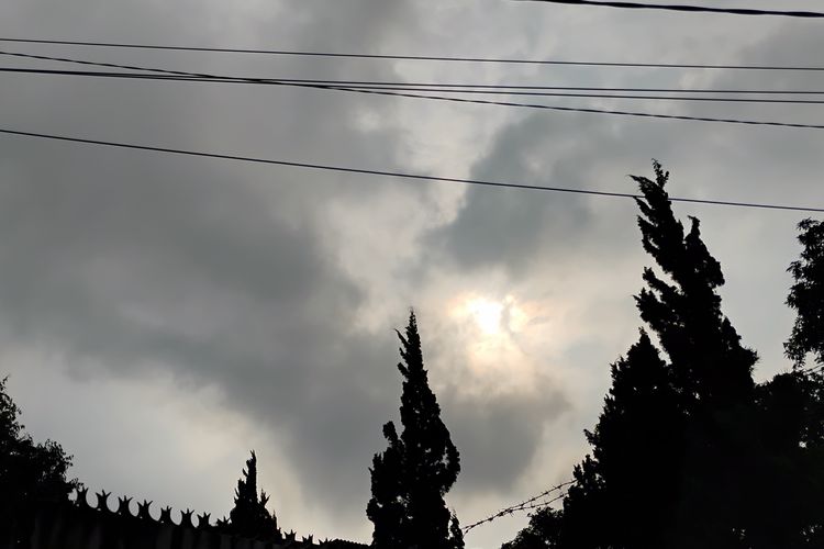 BMKG Peringatkan Cuaca Ekstrem Jawa Timur 10 Hari ke Depan