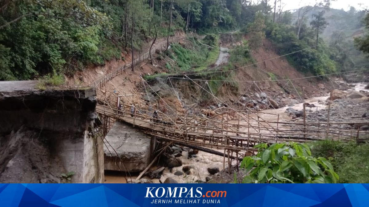 Jembatan Tak Kunjung Dibangun, Warga Mesidah Aceh Bertaruh Nyawa Gunakan Bambu ~TR

Klik untuk baca: