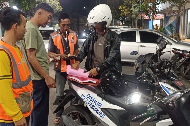 Tekan Kebocoran Retribusi Parkir, Dishub Pasuruan Kini Jemput Bola