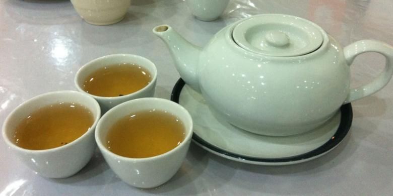 Chinese tea sebagai penetralisir rasa setelah makan.
