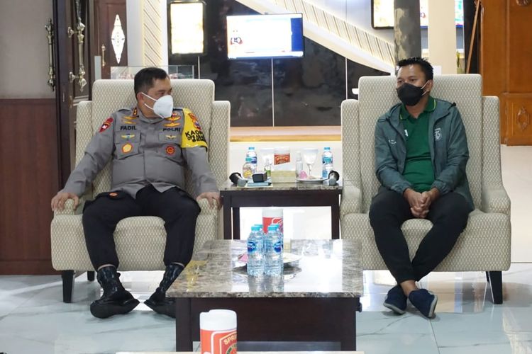 Presiden Persebaya Surabaya Azrul Ananda audiensi dengan Kapolda Jatim Irjen Pol Dr Mohammad Fadil Imran dalam rangka berkomunikasi sekaligus meminta saran terkait langkah-langkah kelanjutan Liga 1 2020.