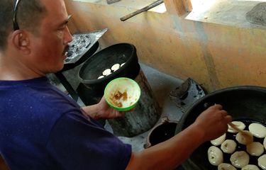 Mempertahankan Cita Rasa Bolu Kijing dari Karawang Halaman all ...