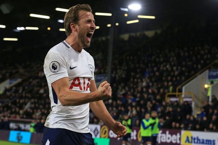 Striker Tottenham Hotspur, Harry Kane, mencetak hat-trick pada pertandingan Premier League melawan Burnley di Stadion Turf Moor, Sabtu (23/12/2017).