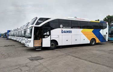 Armada bus Damri yang melayani rute Pool Damri Kemayoran ke Bandar Lampung.