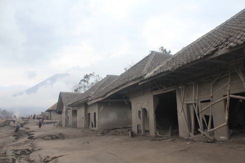 Di Pengungsian, Paini Terisak karena Bingung Pulang ke Mana: Habis Rumah Saya...