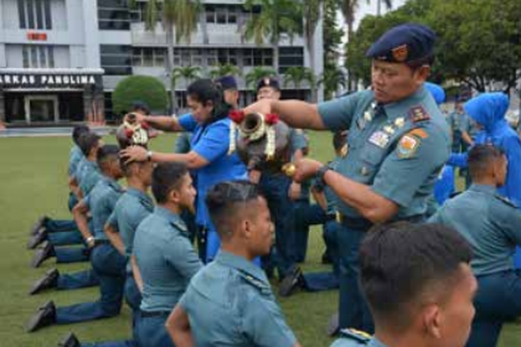 Ilustrasi penerimaan perwira remaja di TNI AL.