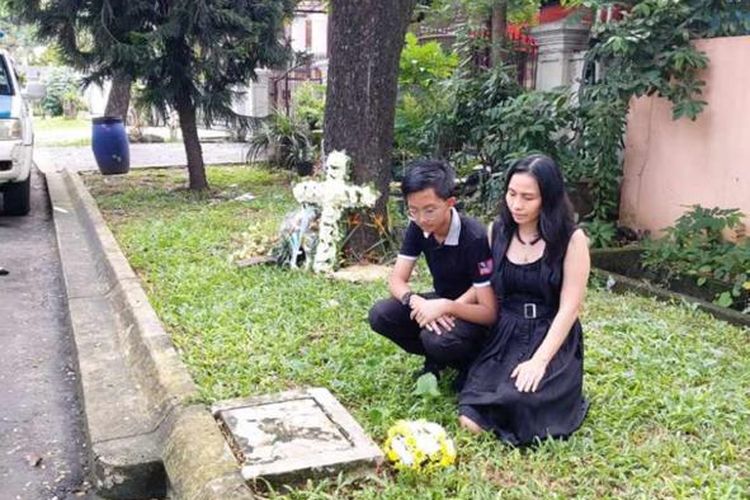 Istri dan anak korban kecelakaan tabrakan di Perumahan Lippo Karawaci Kota Tangerang