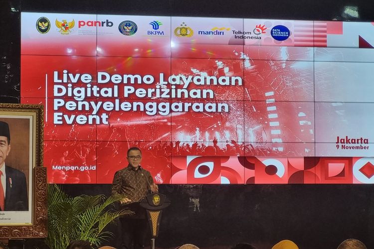 Menteri Pendayagunaan Aparatur Negara dan Reformasi Birokrasi (Menpan RB) Abdullah Azwar Anas saat memberikan arahan dalam Live Demo Layanan Digital Perizinan Penyelenggaraan Event, di Kantor Kementerian PANRB, Jakarta, Kamis (9/11/2023).
