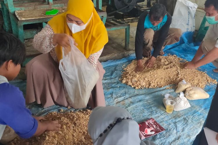 Kementerian KP melalui Badan Riset dan Sumber Daya Manusia Kelautan dan Perikanan (BRSDM) menggelar kegiatan ?Pelatihan Pembuatan Pakan Alternatif?.
