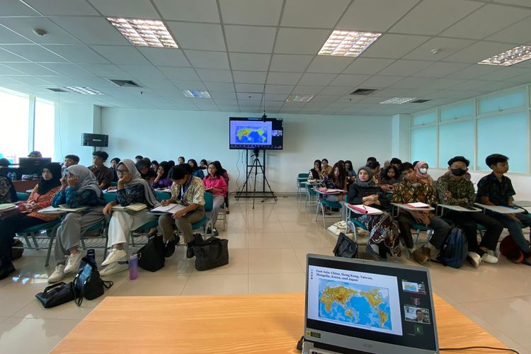 Fakultas Ilmu Sosial Universitas Negeri Jakarta (FIS UNJ) kembali menggelar perkuliahan sesi ketujuh The Eurasia International Course 2023 (26/10/2023).