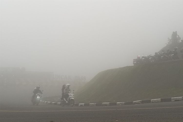 BMKG Ungkap Penyebab Kabut Selimuti Lombok Saat Dini Hari, Jarak Pandang 1 Km