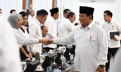 Apresiasi Kinerja Menteri, Presiden Prabowo: 10 Bulan Penuh Karya, Kerja, dan Prestasi