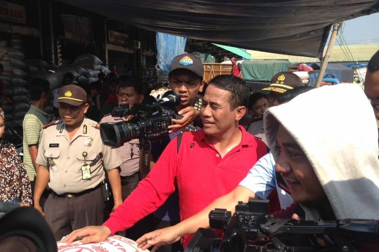 Menteri Pertanian Andi Amran Sulaiman melakukan inspeksi mendadak (sidak) Pasar Induk Cipinang Jakarta, Sabtu (13/5/2017). ‎