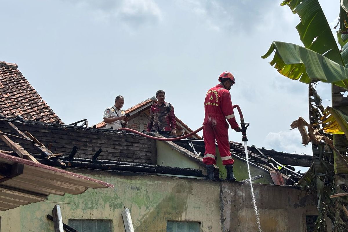 SDN 1 Karangasem Cilacap Terbakar, Diduga akibat Pembakaran Sampah