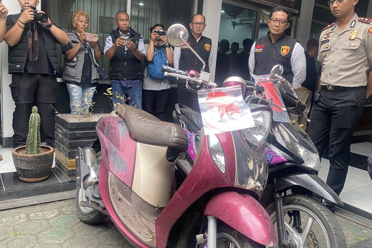 Bawa Anak Agar Tak Dicurigai, Pasutri di Sukabumi Berkeliling Incar Motor Warga