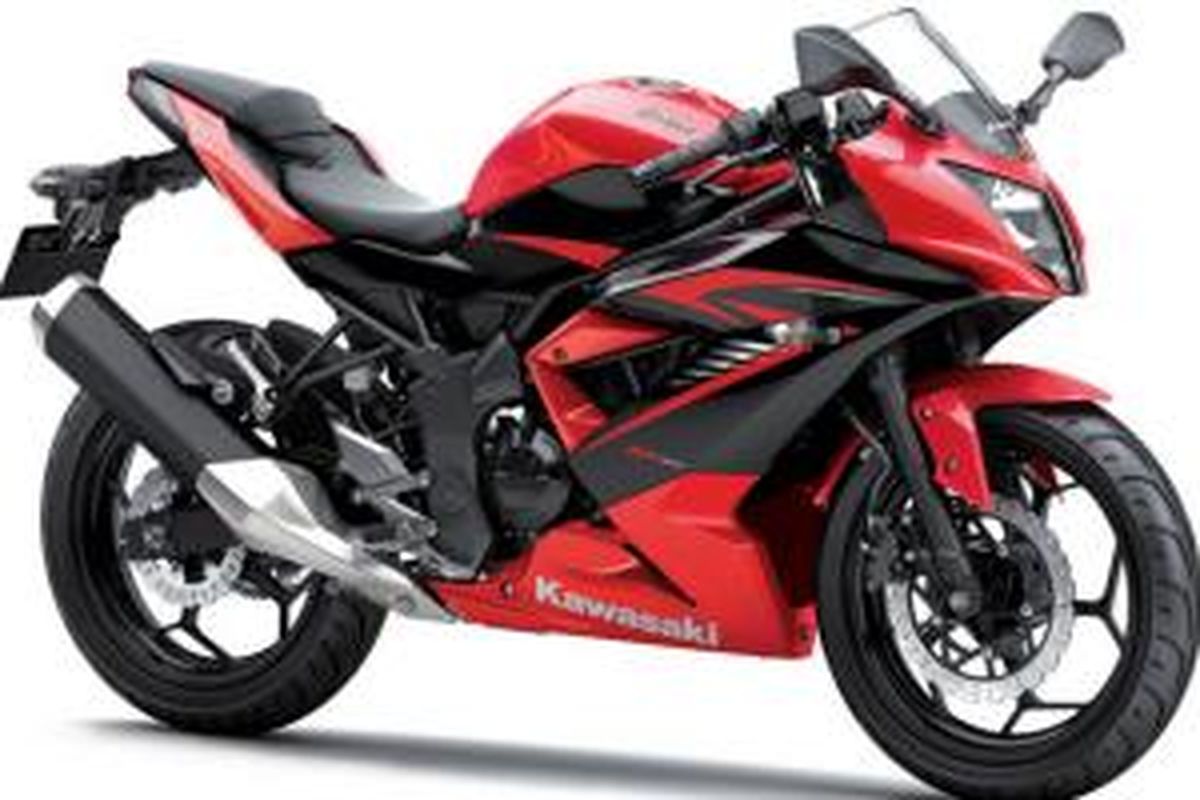 Kawasaki NInja RR Mono warna merah.