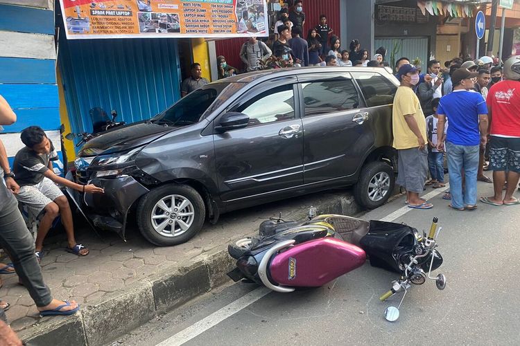 Kecelakaan maut terjadi di Jalan Sultan Babulah, Kota Ambon, Kamis petang (6/1/2022). Kecelakaan tersrbut mengakibatkan seorang pelajar tewas