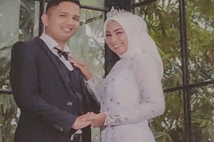 Foto Indah dan suaminya Muhammad Rizky Wahyudi saat melakukan pernikahan tahun 2018 lalu.