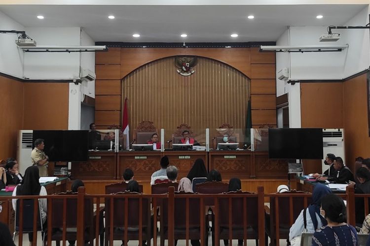 Suasana sidang Siti Khotimah (23), asisten rumah tangga (ART) asal Pemalang, Jawa Tengah, dengan agenda pemeriksaan saksi di Pengadilan Negeri Jakarta Selatan, Senin (5/6/2023). 