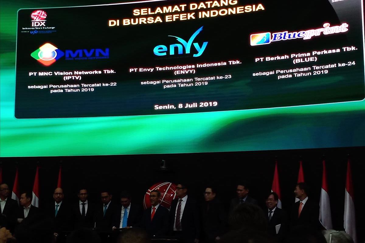 Tiga perusahaan mencatatkan sahamnya di Bursa Efek Indonesia, Jakarta, Senin (8/7/2019).