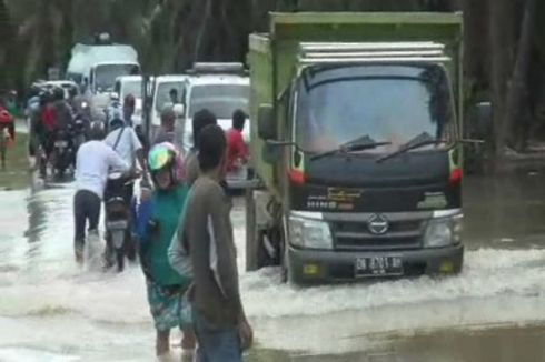Dilanda Banjir, Jalur Trans Sulawesi Lumpuh