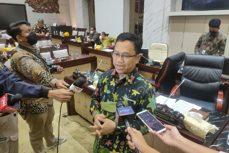 Wakil Ketua Komisi XI DPR dari Fraksi PPP Amir Uskara ditemui usai penetapan dua anggota BPK RI terpilih di Kompleks Parlemen Senayan, Jakarta, Jumat (18/3/2022).