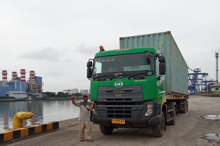 Nasib Sopir Truk di Tanjung Priok: Kerja 24 Jam, Kendaraan Pun Jadi Rumah