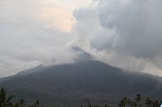 Gunung Lewotobi Diguncang 34 Kali Gempa Embusan dalam 6 Jam