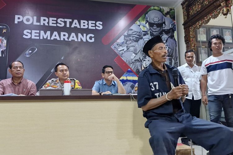 Pelaku pembunuhan terhadap anak menghadiri jumpa pers di Mapolrestabes Semarang, Selasa (2/1/2023).