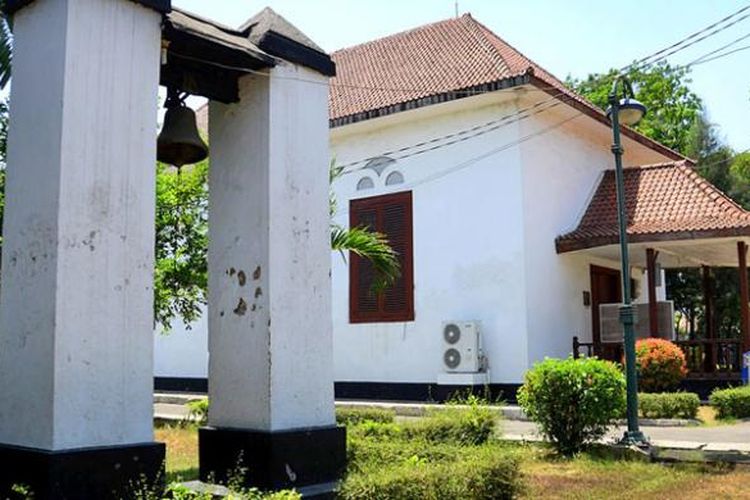 Gereja Tugu (GPIB Tugu) di Kampung Tugu, Kecamatan Koja, Jakarta Utara, Sabtu (17/10/2015). Gereja Tugu dan lonceng (slavenbel) yang dibuat pada abad ke-17 merupakan peninggalan Portugis yang masih tersisa di Kampung Tugu.